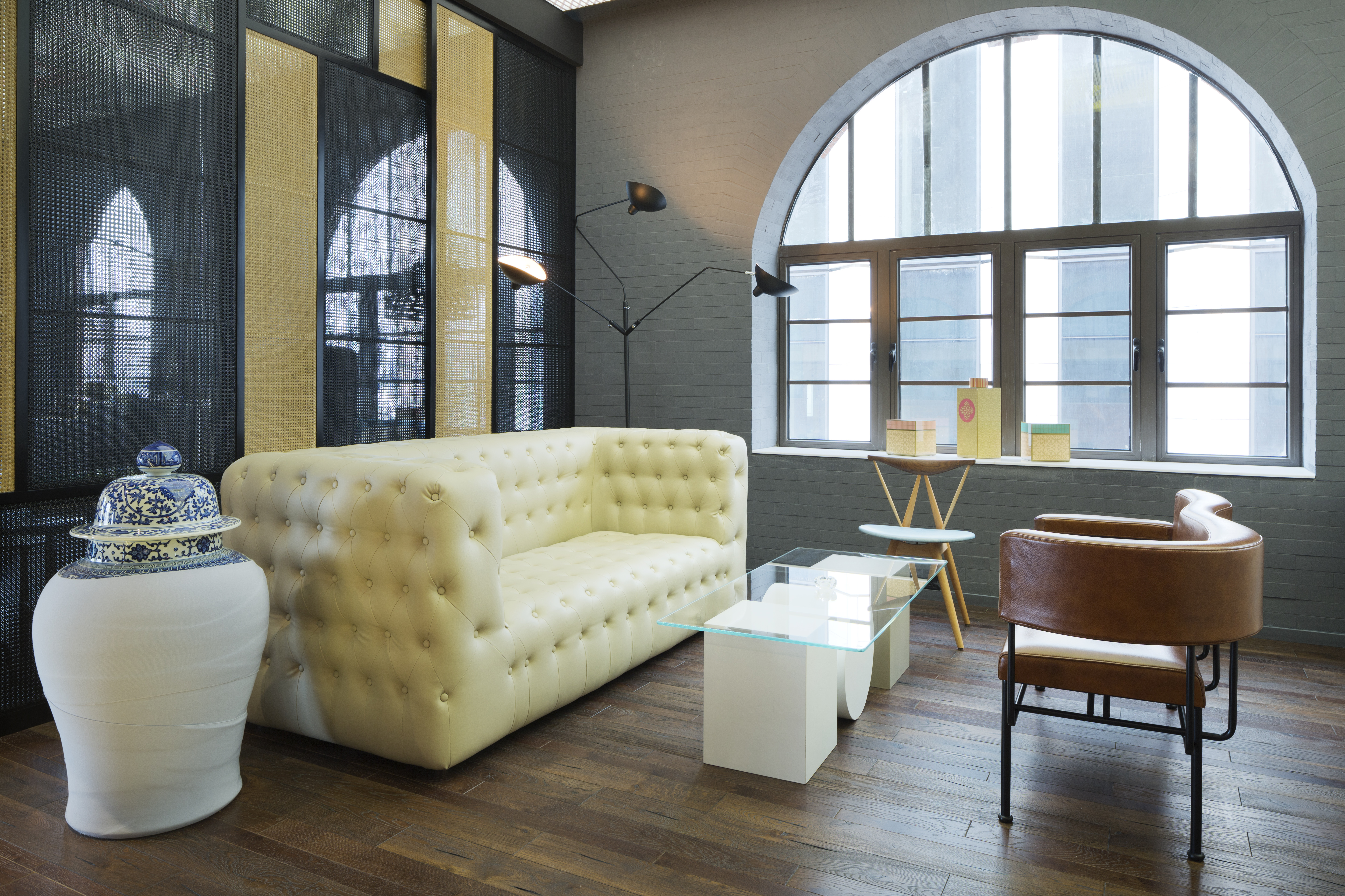 best-interior-designers-thomas-dariel-lady-bund-lounge