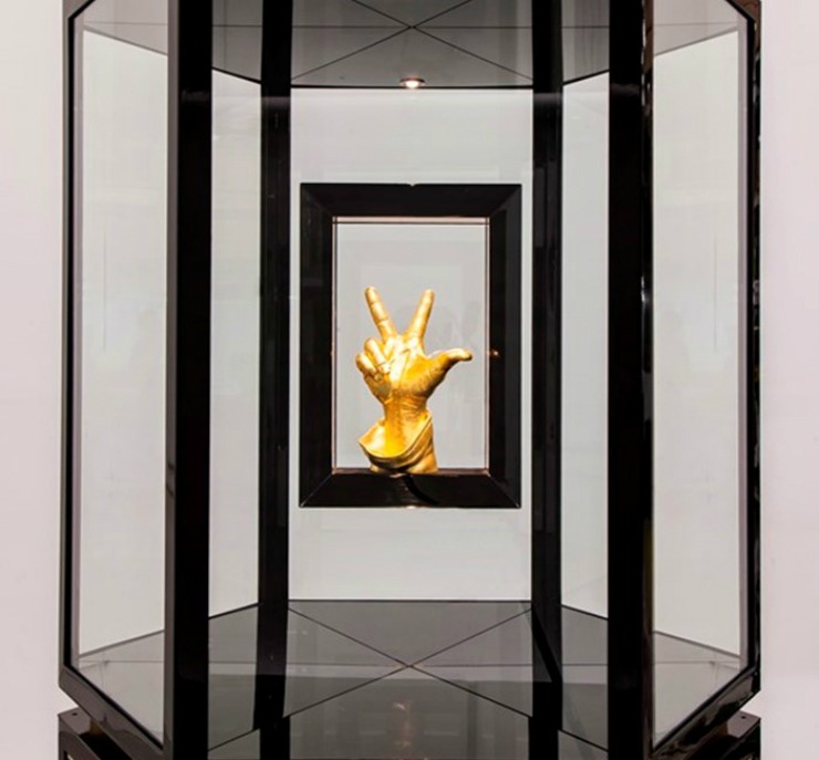 best-interior-designers-pda-index-dubai-Golden Victory Hand by Flyvision Trading