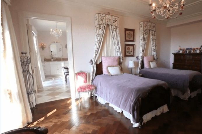 bestinteriordesigners-Top Interior Designers  Lori Dennis-caremel valley