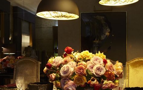 Bright, bold florals create eye catching Christmas table decorations.
