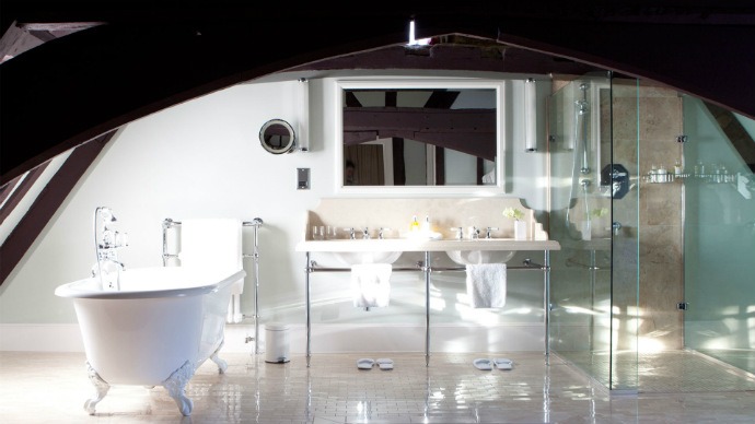 best-projects-by-nina-campbell-country house hotel 4