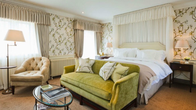 best-projects-by-nina-campbell-country house hotel