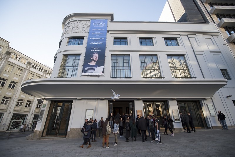 European Design Awards 2017 - OPorto Chosen as the Capital of Design ➤ Discover the season's newest designs and inspirations. Visit Best Interior Designers at www.bestinteriordesigners.eu #bestinteriordesigners #topinteriordesigners #bestdesignprojects @BestID