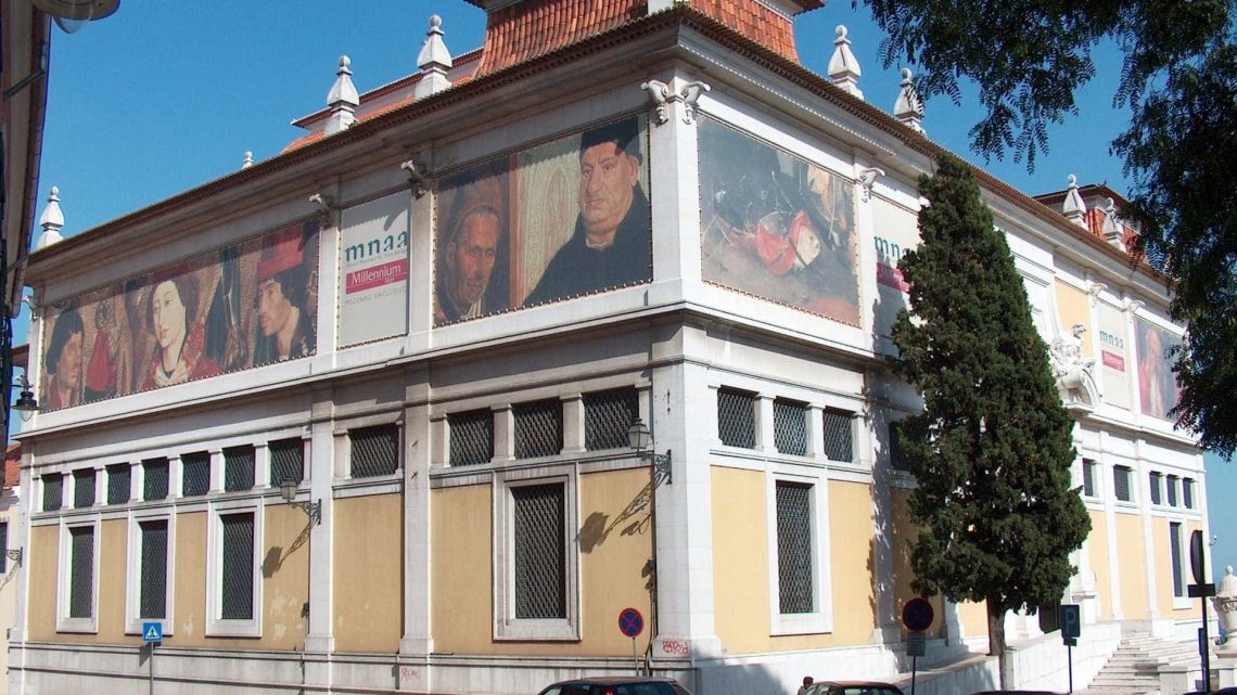 Philipe Starck Colides WIth the World of Antient Art in Lisbon!