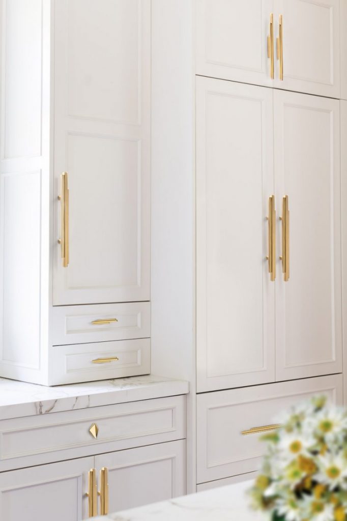 Modern White Kitchen Cabinets With Gold Handles